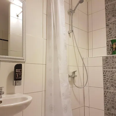 Eberty Hotell 2*